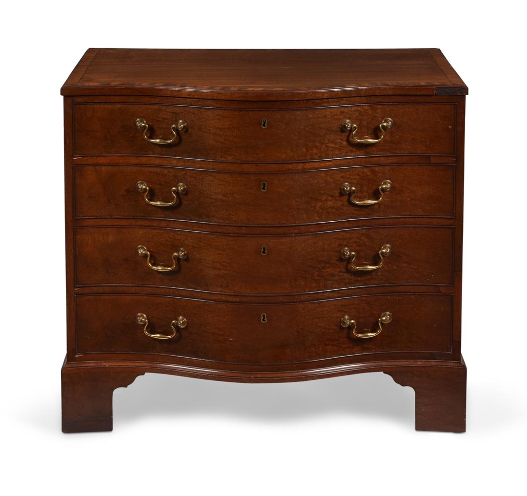 AN EARLY GEORGE III MAHOGANY SERPENTINE COMMODE, IN THE MANNER OF THOMAS CHIPPENDALE, CIRCA 1760 - Image 4 of 8