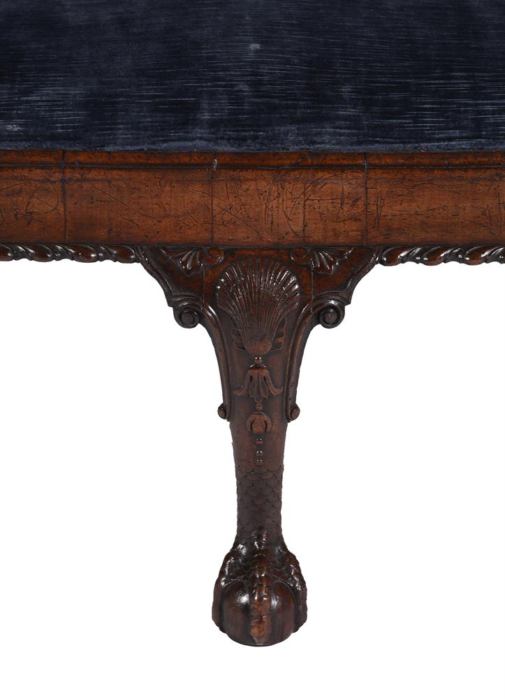 A WALNUT CHAIR BACK SETTEE, IN GEORGE II STYLE, CIRCA 1900 - Image 5 of 6