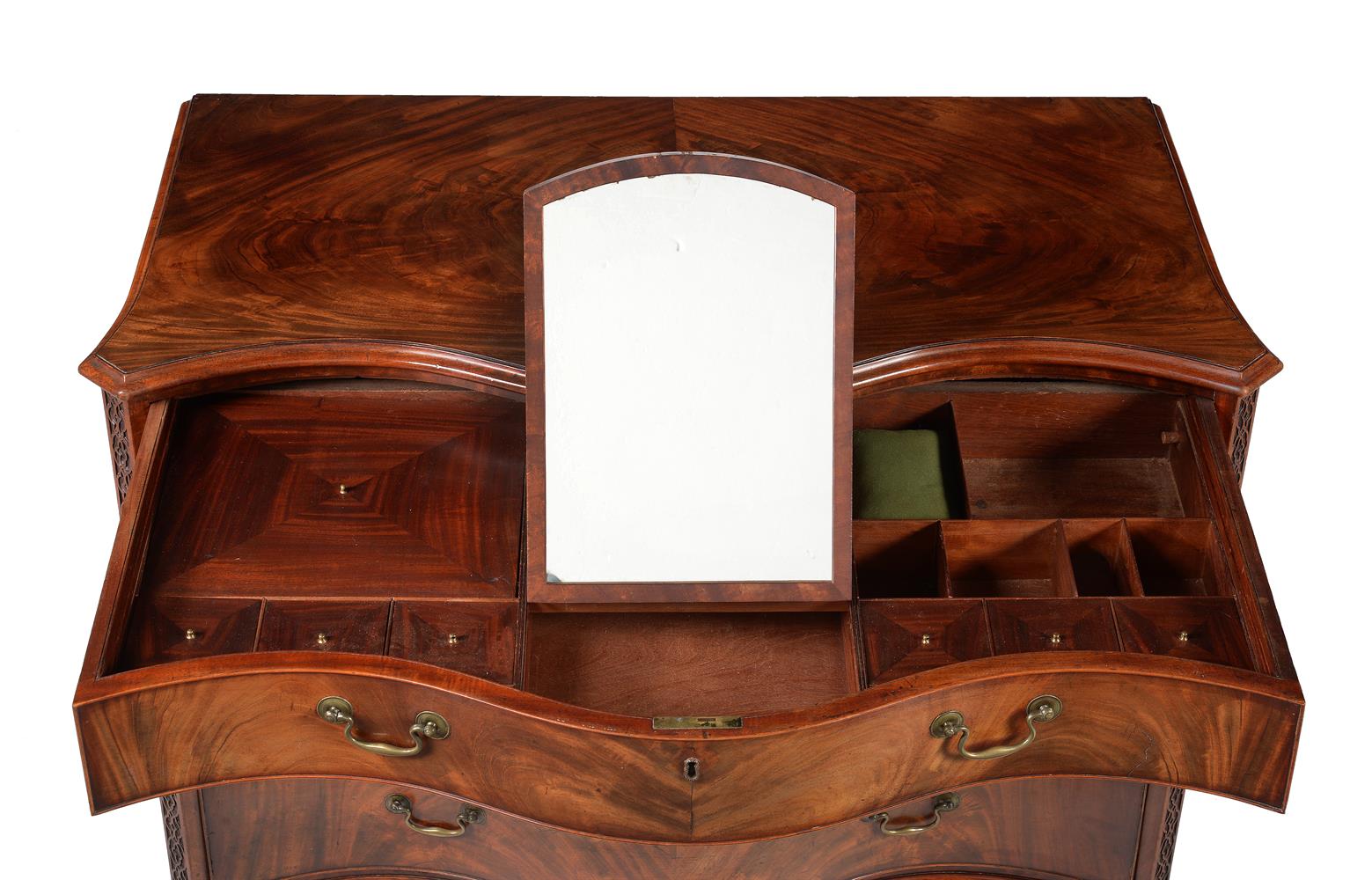 A GEORGE III FIGURED MAHOGANY SERPENTINE DRESSING COMMODE, IN THE MANNER OF THOMAS CHIPPENDALE - Image 5 of 7