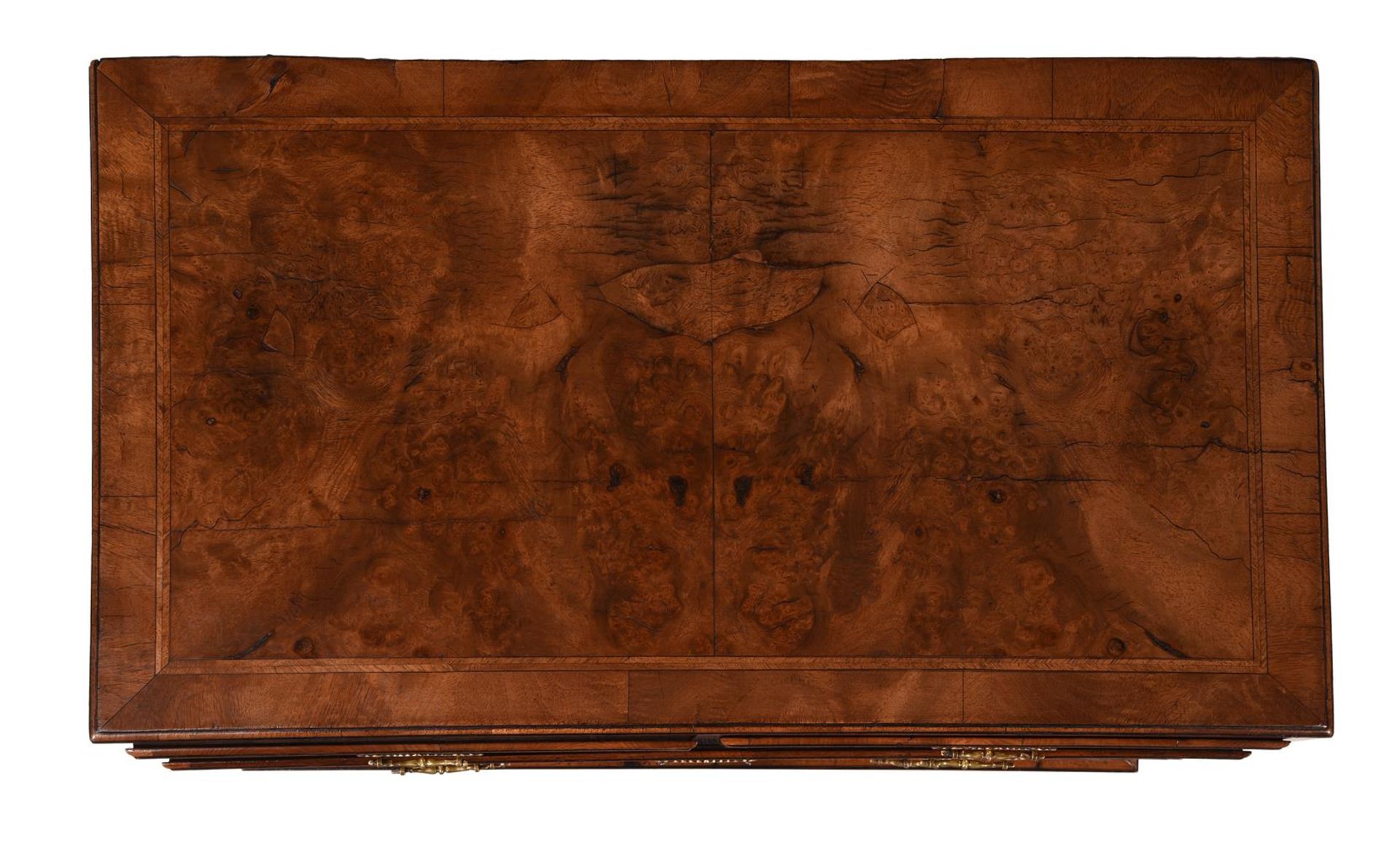 A GEORGE II BURR AND FIGURED WALNUT CHEST OF DRAWERS, CIRCA 1730 - Image 2 of 4