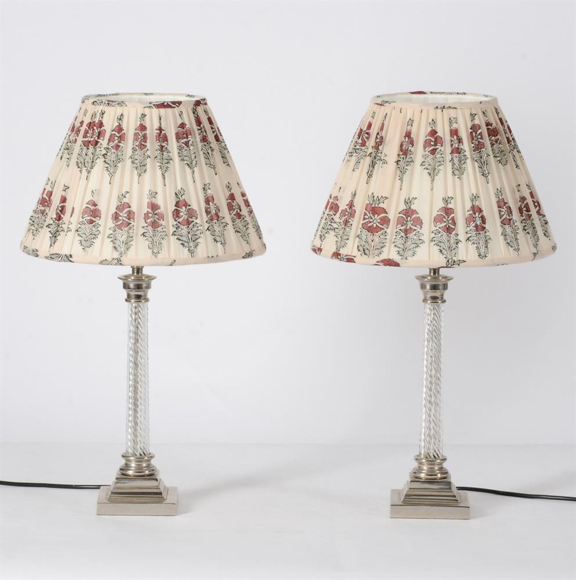 A PAIR OF GLASS AND CHROME TABLE LAMPS, RECENLY MANUFACTURED BY BELLA FIGURA - Bild 2 aus 2