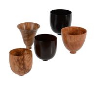 λ BERT MARSH (1932-2011), A GROUP OF FIVE TURNED WOOD FOOTED BEAKERS OR VESSELLS