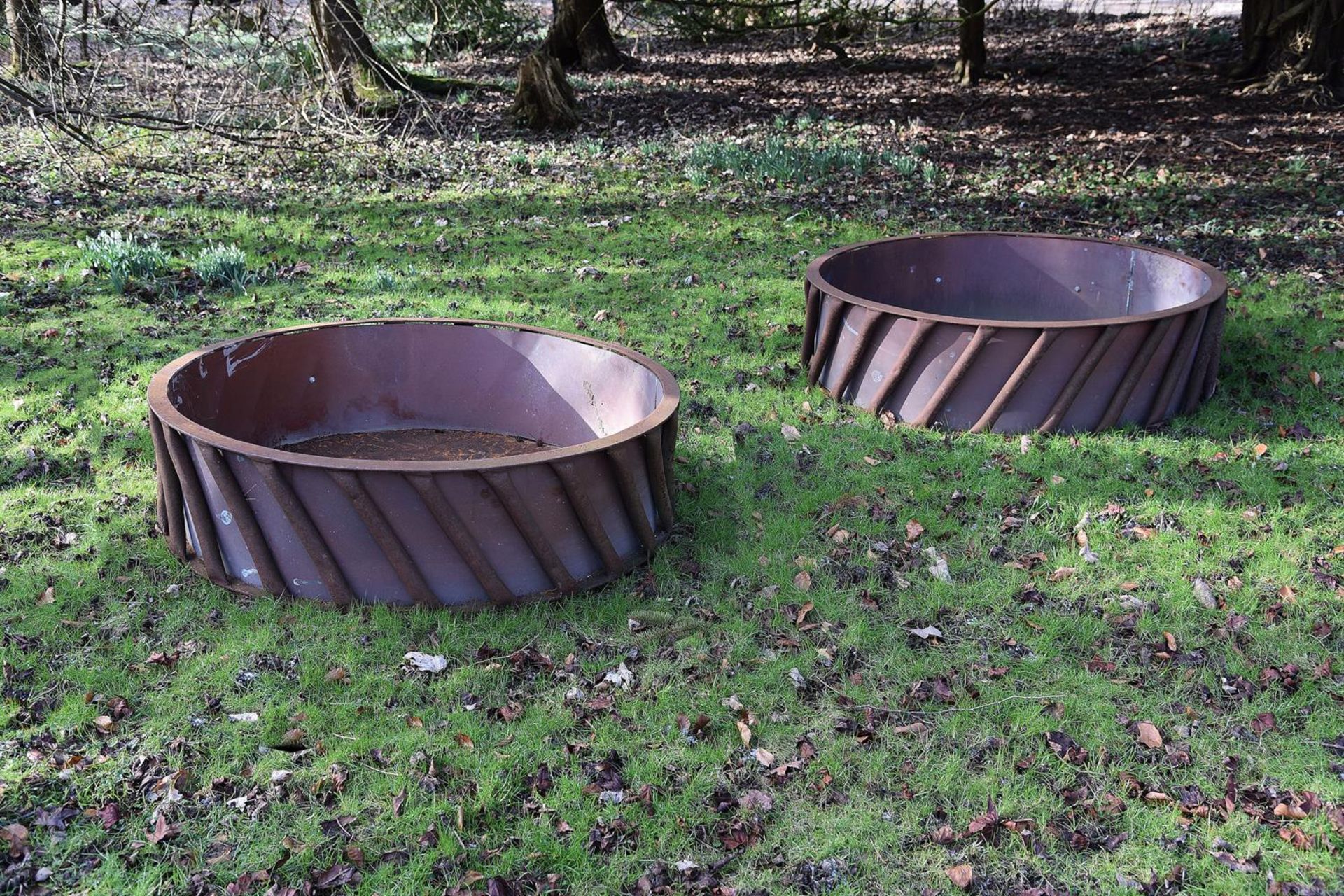 A PAIR OF SUBSTANTIAL CAST IRON AND SHEET METAL LINED CIRCULAR PLANTERS