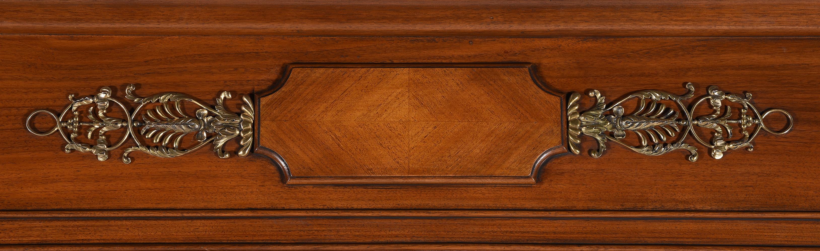 A MAHOGANY DISPLAY CABINET IN EMPIRE TASTE - Image 3 of 4