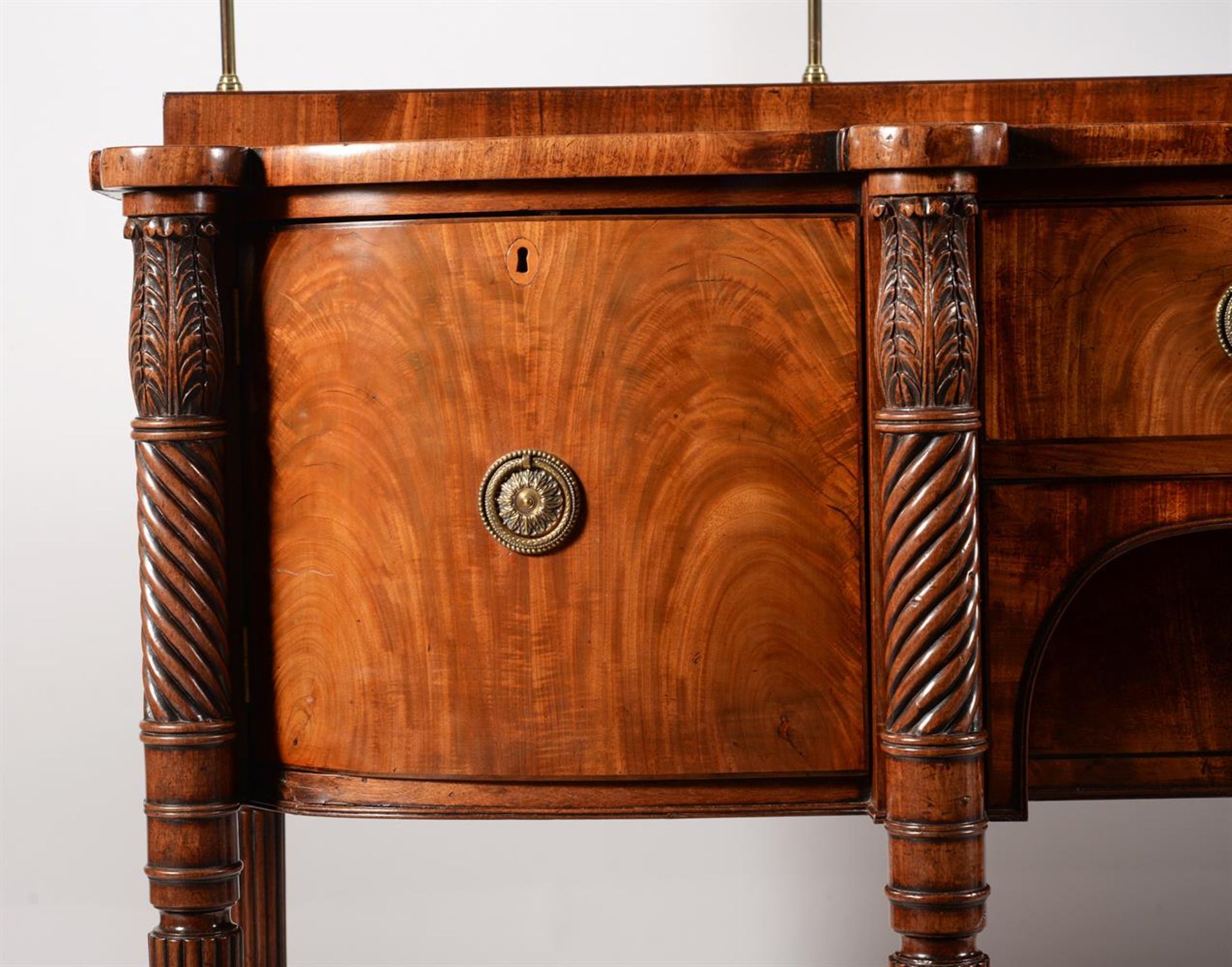 A GEORGE IV MAHOGANY SIDEBOARD - Bild 2 aus 3