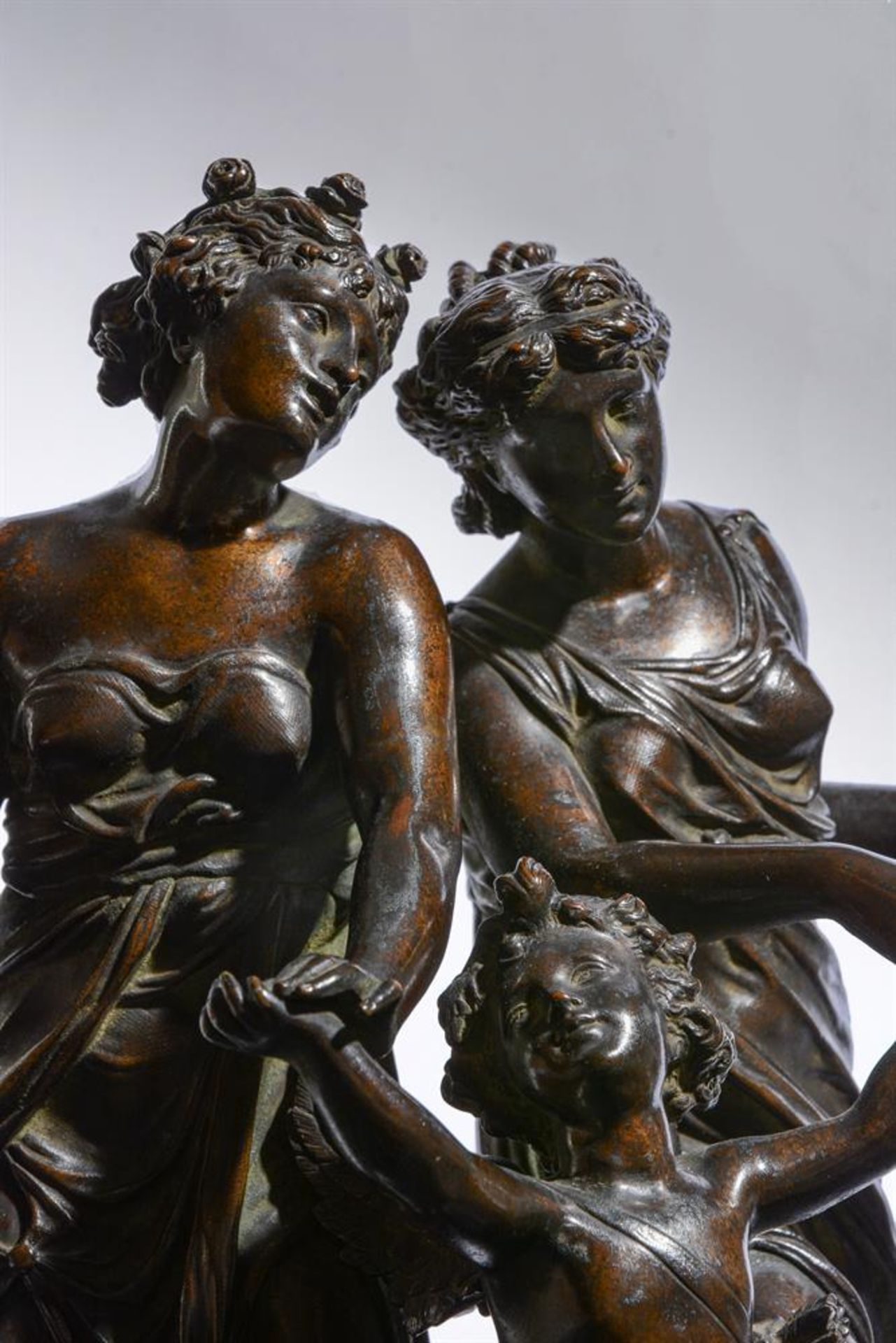 JAN GOUT, A PAIR OF BRONZE MODELS OF CLASSICAL MAIDENS WITH CUPID - Image 2 of 3