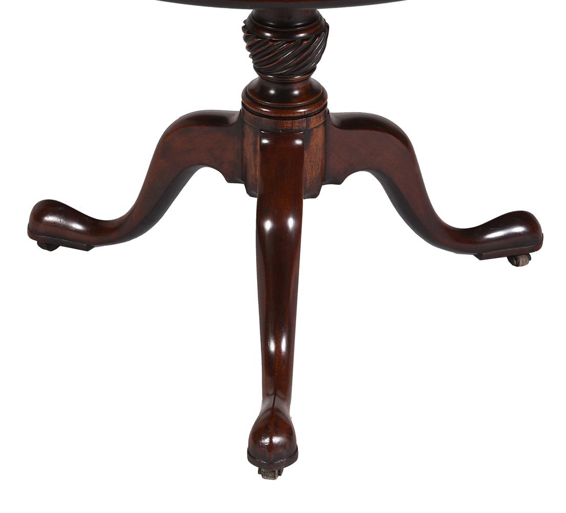 A GEORGE III MAHOGANY DUMB WAITER - Image 2 of 2