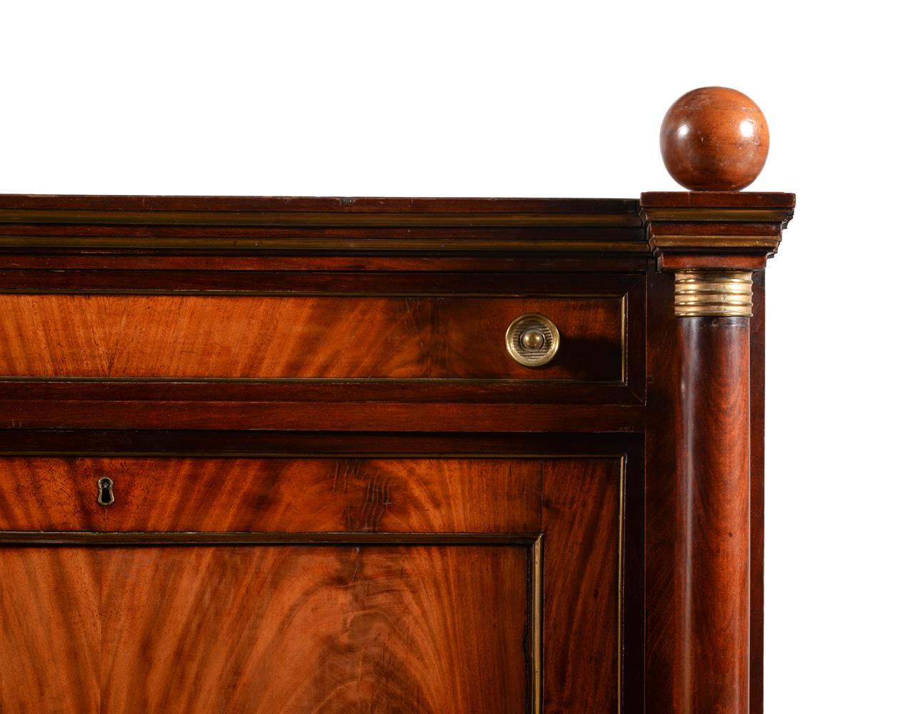 A MAHOGANY SECRETAIRE A ABBATTANT - Bild 2 aus 6