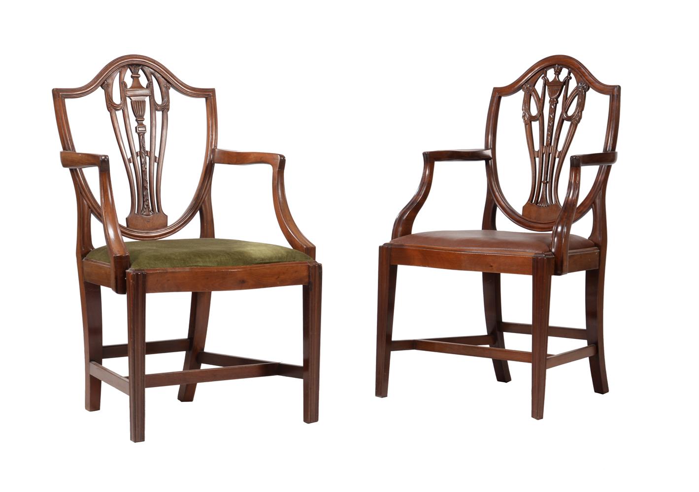 A HARLEQUIN SET OF TWELVE MAHOGANY DINING CHAIRS, IN GEORGE III STYLE - Bild 3 aus 4