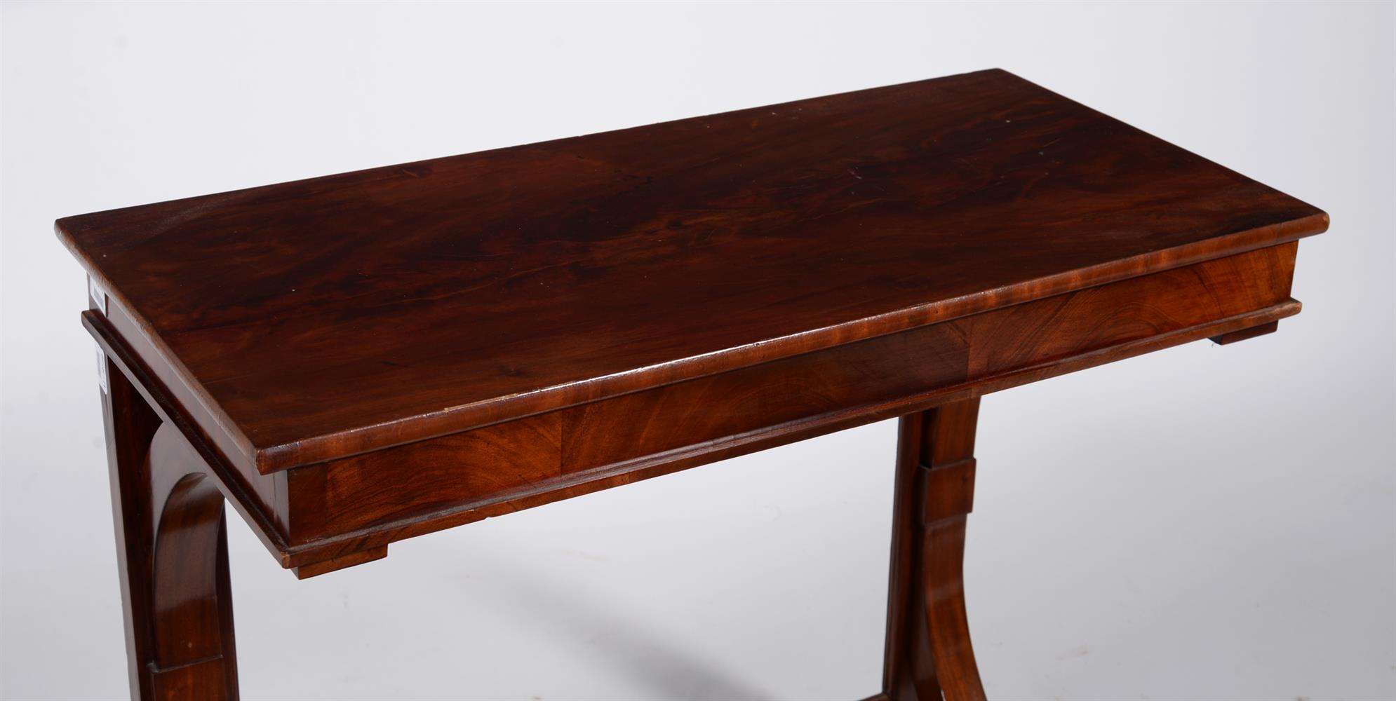 A MAHOGANY CONSOLE TABLE - Bild 3 aus 3