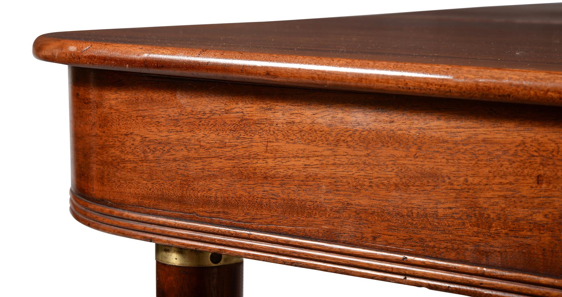 A REGENCY MAHOGANY CAMPAIGN EXTENDING DINING TABLE IN THE MANNER OF GILLOWS - Bild 6 aus 6