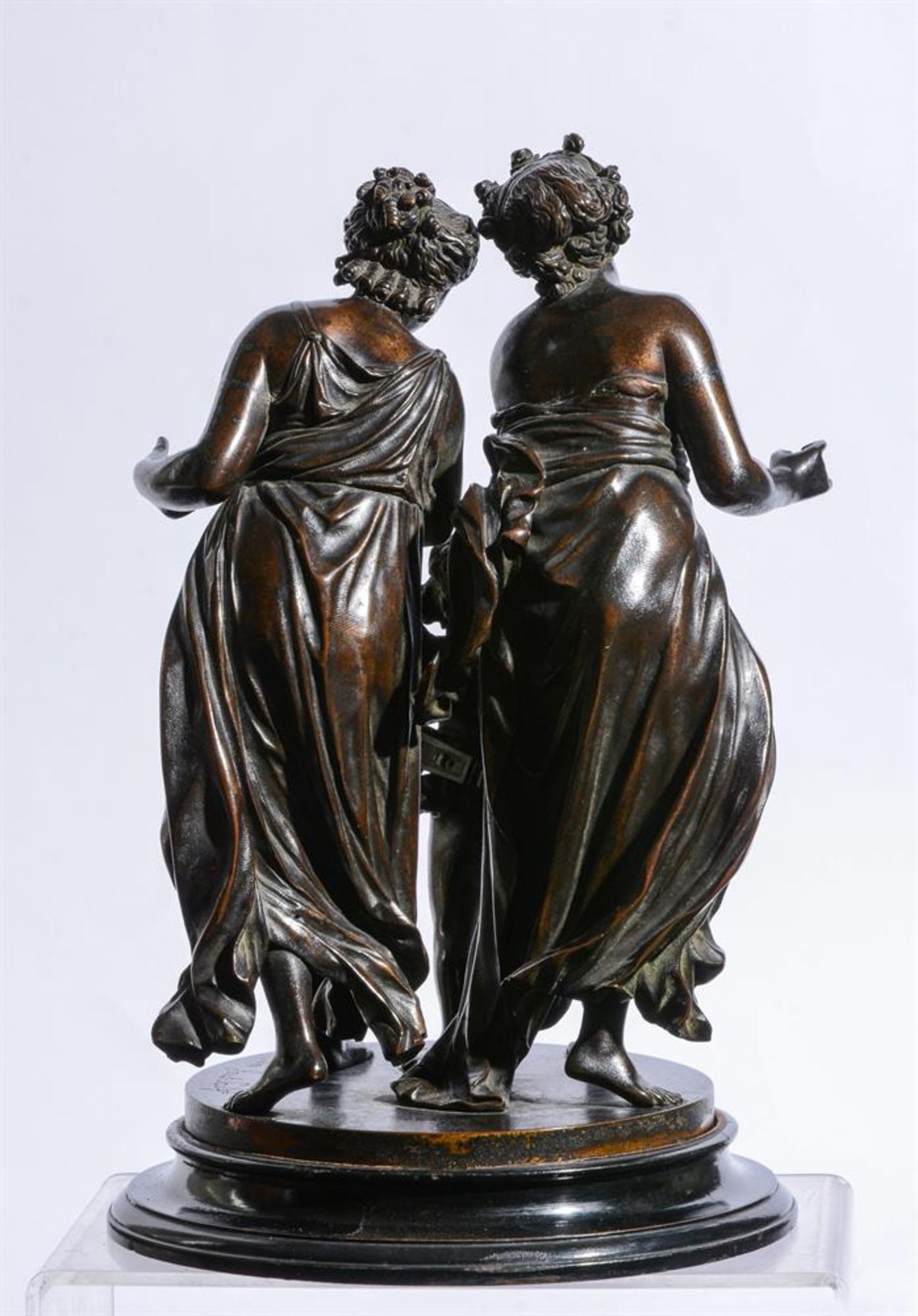 JAN GOUT, A PAIR OF BRONZE MODELS OF CLASSICAL MAIDENS WITH CUPID - Image 3 of 3