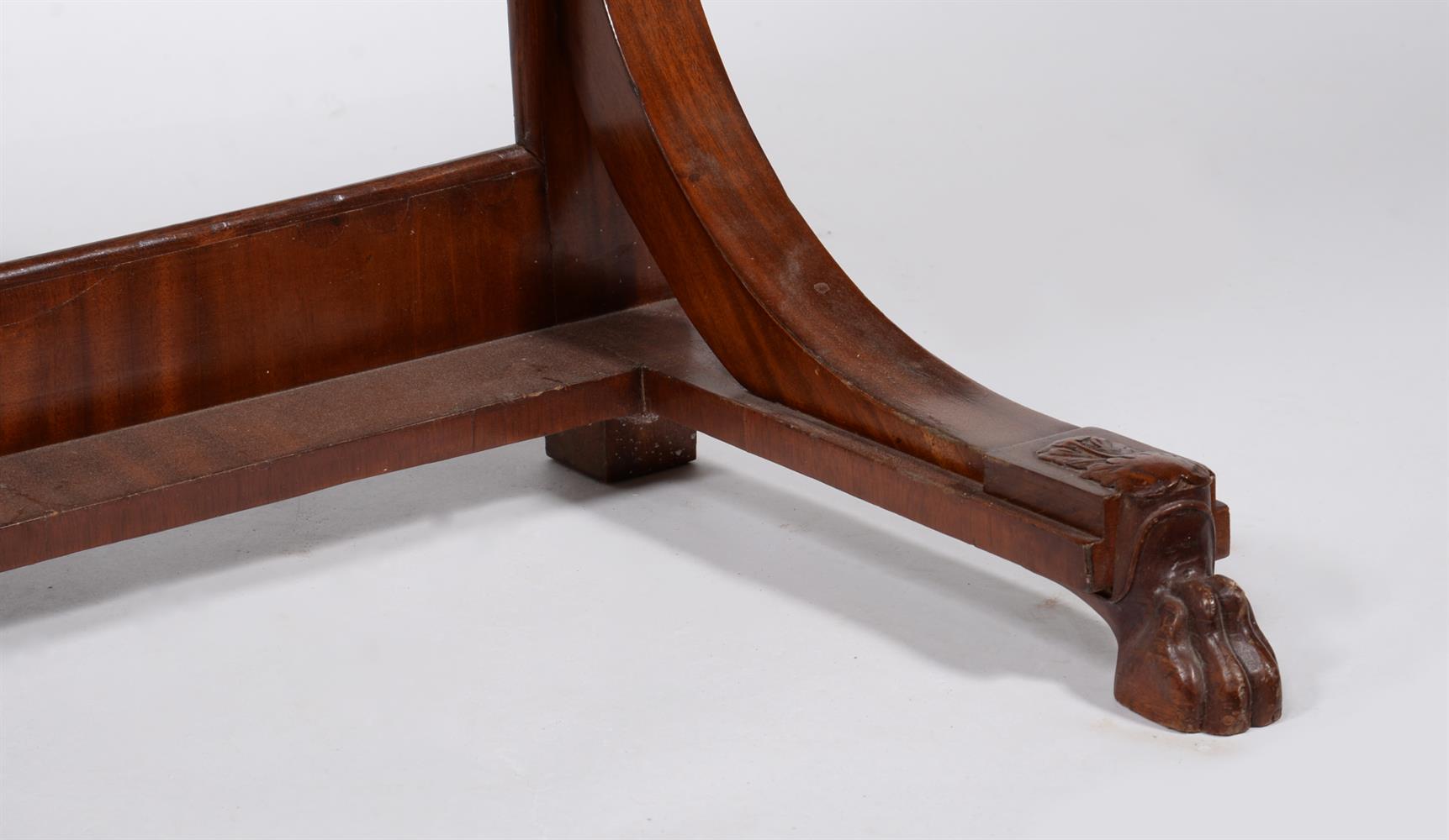 A MAHOGANY CONSOLE TABLE - Bild 2 aus 3