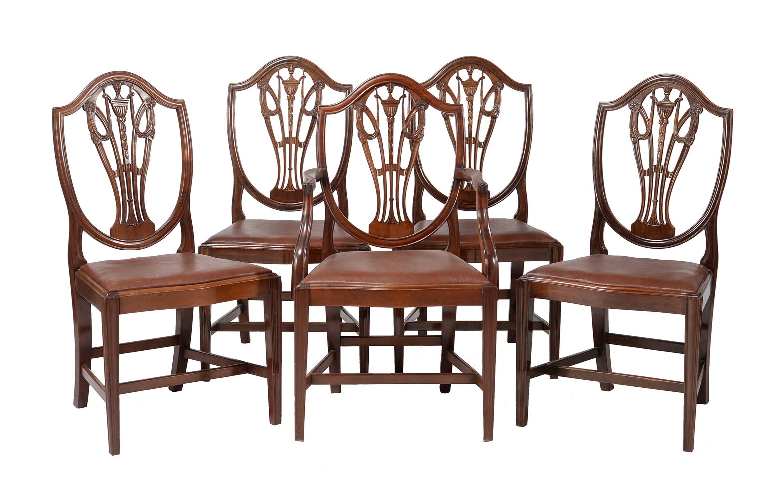 A HARLEQUIN SET OF TWELVE MAHOGANY DINING CHAIRS, IN GEORGE III STYLE - Bild 2 aus 4