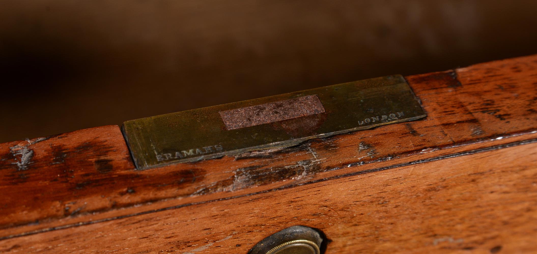 A TEAK CAMPAIGN CHEST OF DRAWERS - Bild 4 aus 4