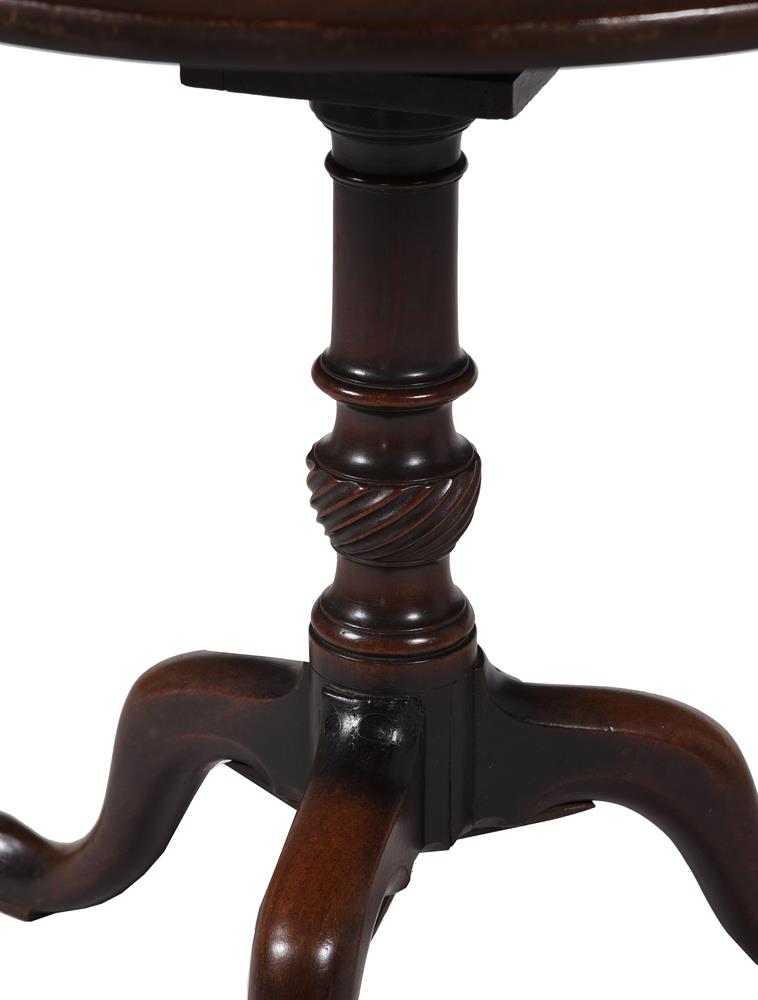 A GEORGE III MAHOGANY TRIPOD TABLE - Image 2 of 3