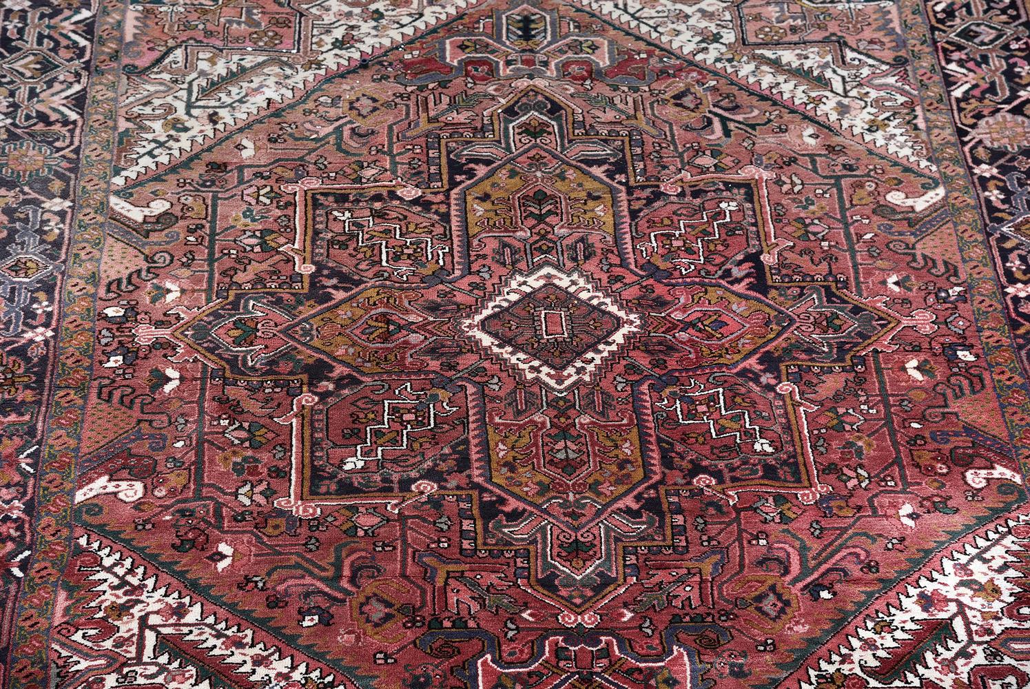 AN HERIZ CARPET - Image 2 of 3