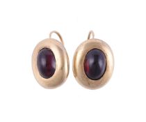 A PAIR OF GARNET EARRINGS