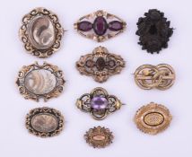 A COLLECTION OF VICTORIAN BROOCHES