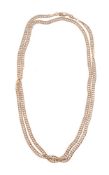 A GOLD COLOURED FLATTENED CURB LINK CHAIN NECKLACE