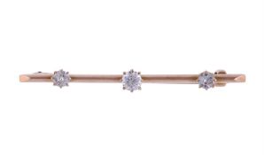 AN EARLY 20TH CENTURY DIAMOND BAR BROOCH