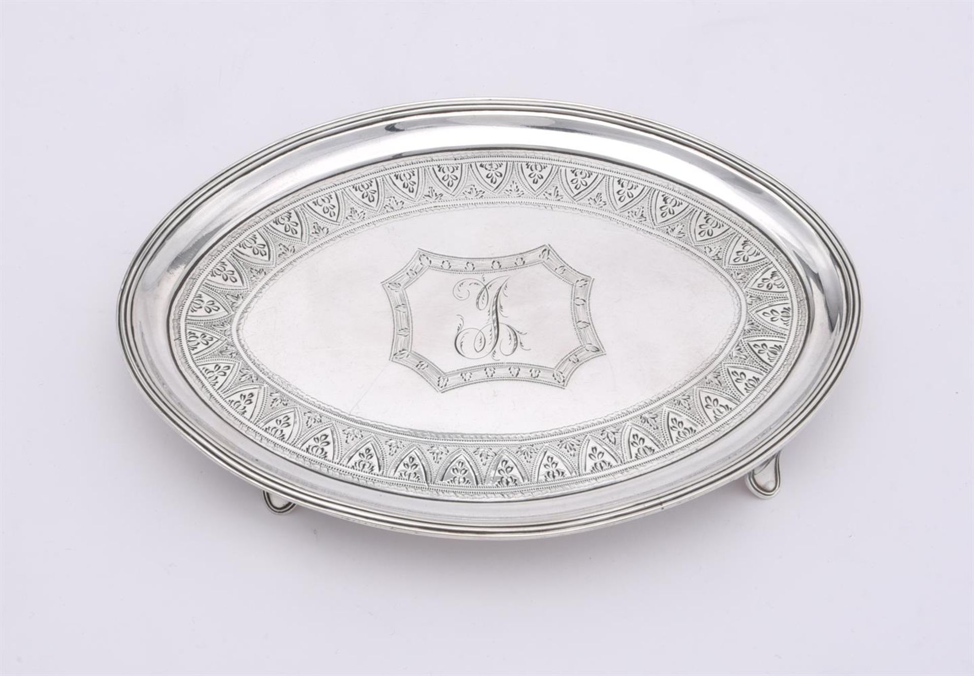 A GEORGE III SILVER OVAL TEA POT STAND - Image 2 of 3