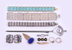 A COLLECTION OF JEWELLERY AND COSTUME JEWELLERY