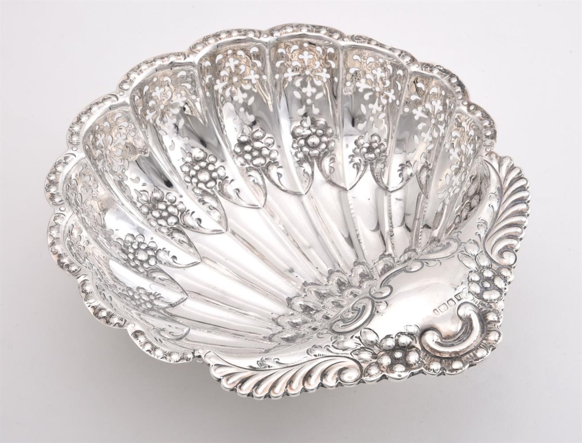 AN EDWARDIAN SILVER PIERCED AND EMBOSSED SHELL SHAPED DISH, ATKIN BROTHERS - Image 3 of 4