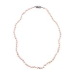 A PEARL NECKLACE WITH DIAMOND CLASP