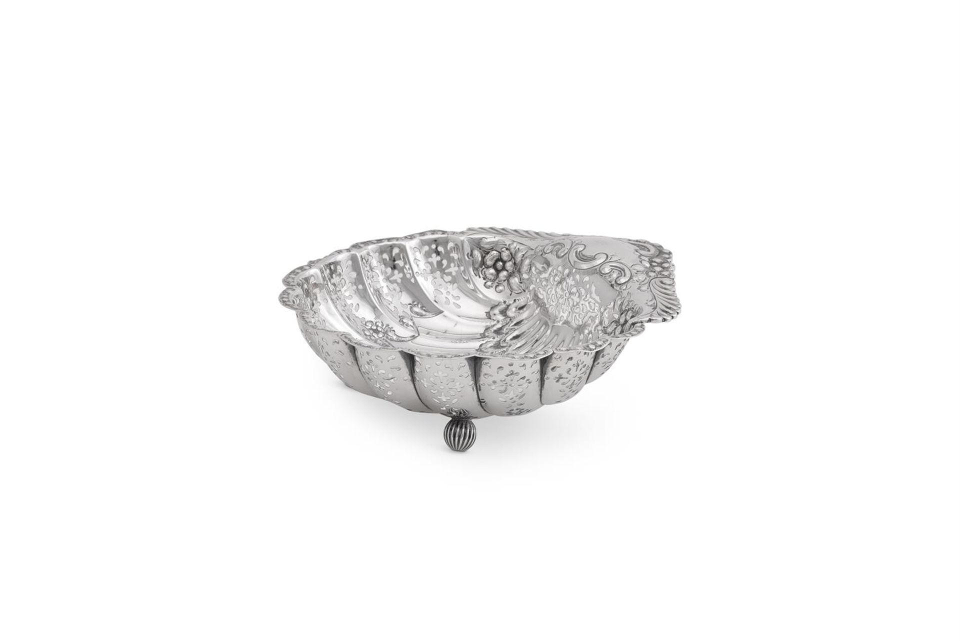 AN EDWARDIAN SILVER PIERCED AND EMBOSSED SHELL SHAPED DISH, ATKIN BROTHERS