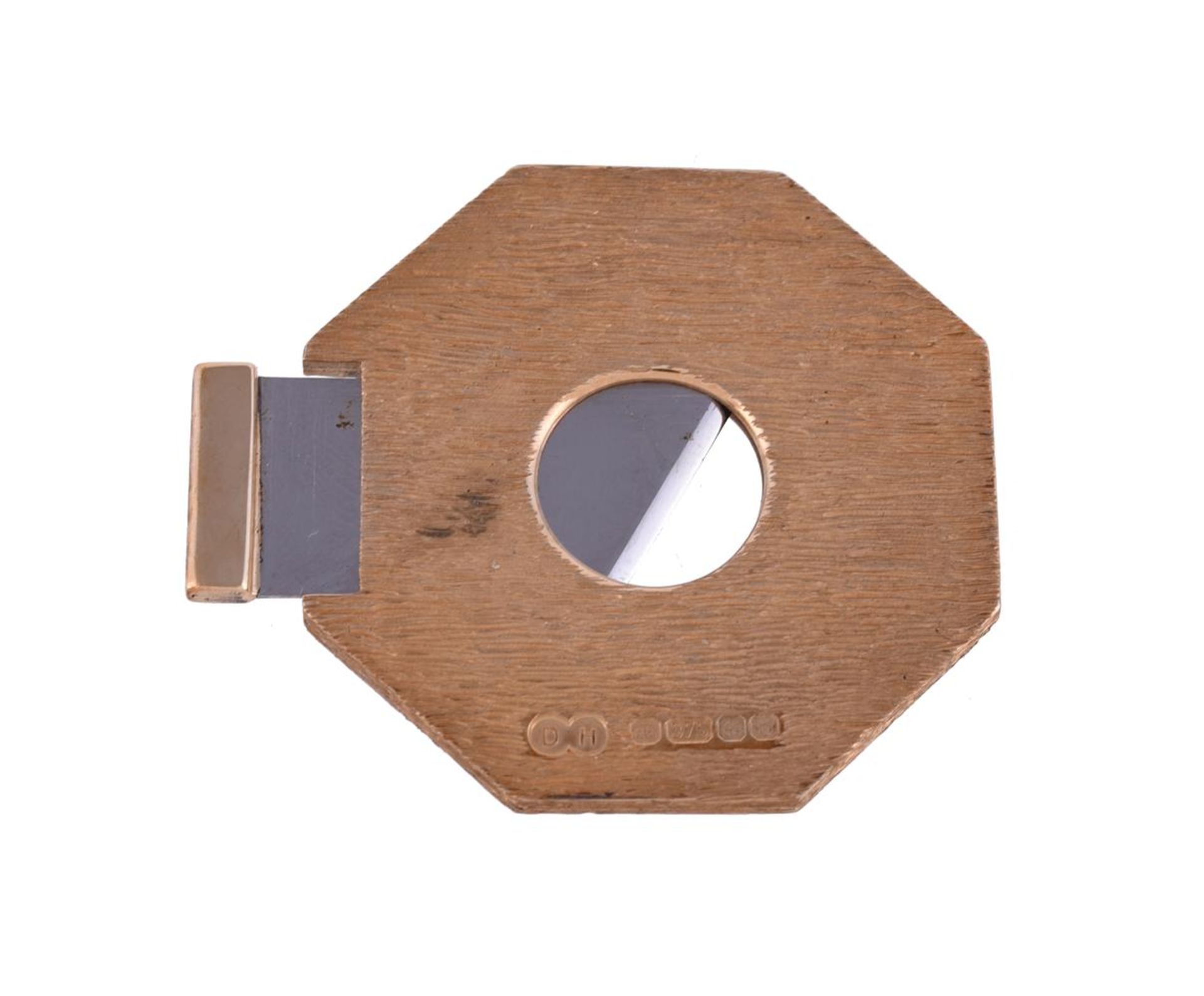 A 9 CARAT GOLD OCTAGONAL CIGAR CUTTER - Image 2 of 4