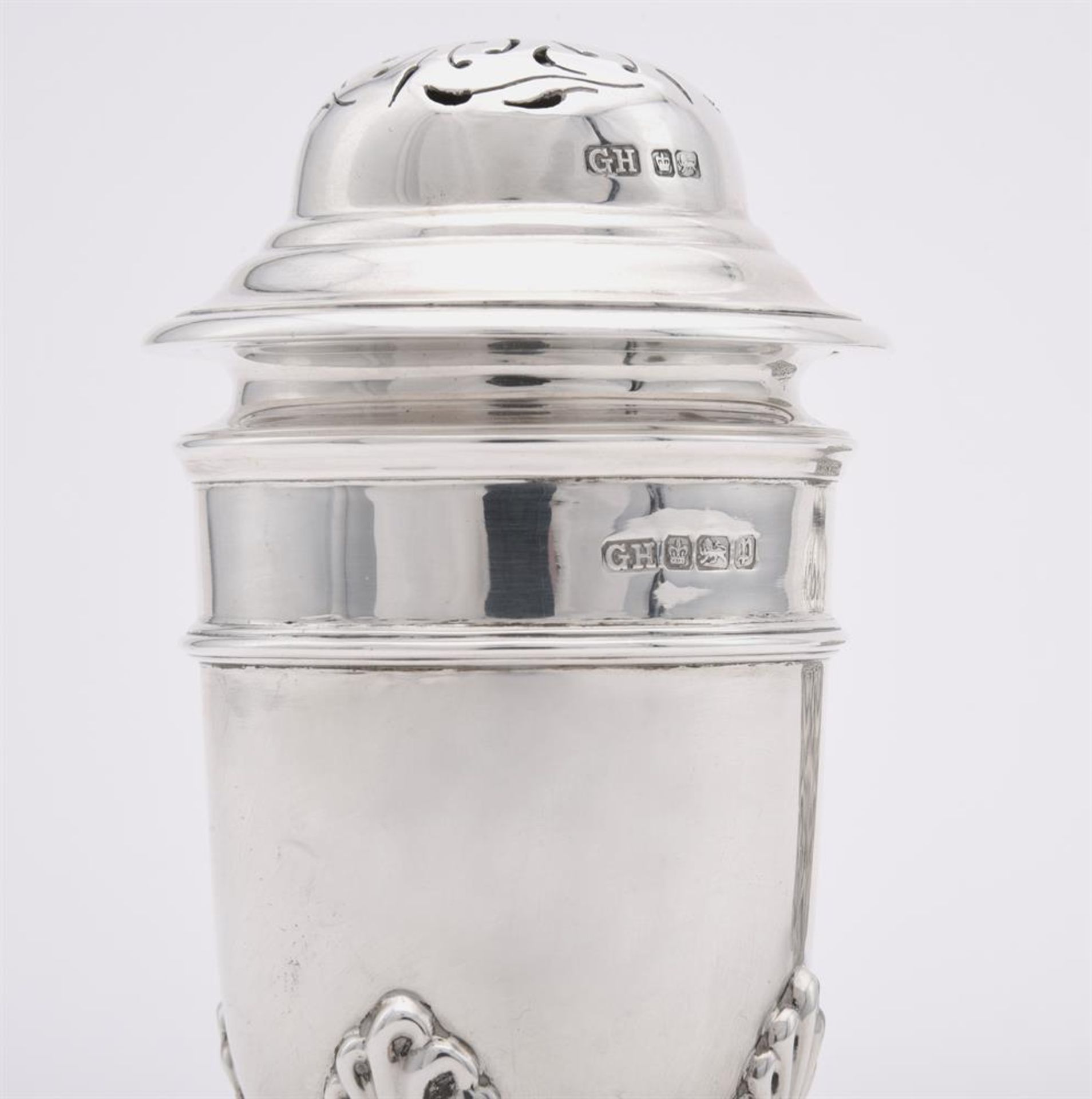 A VICTORIAN SILVER BOMBAY SQUARE SHAPED TEA CADDY - Image 2 of 2