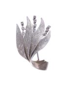 A FOLIATE SPRAY BROOCH