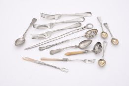 Y A COLLECTION OF SILVER FLATWARE