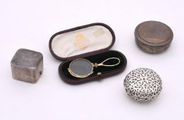 A COLLECTION OF SILVER ITEMS