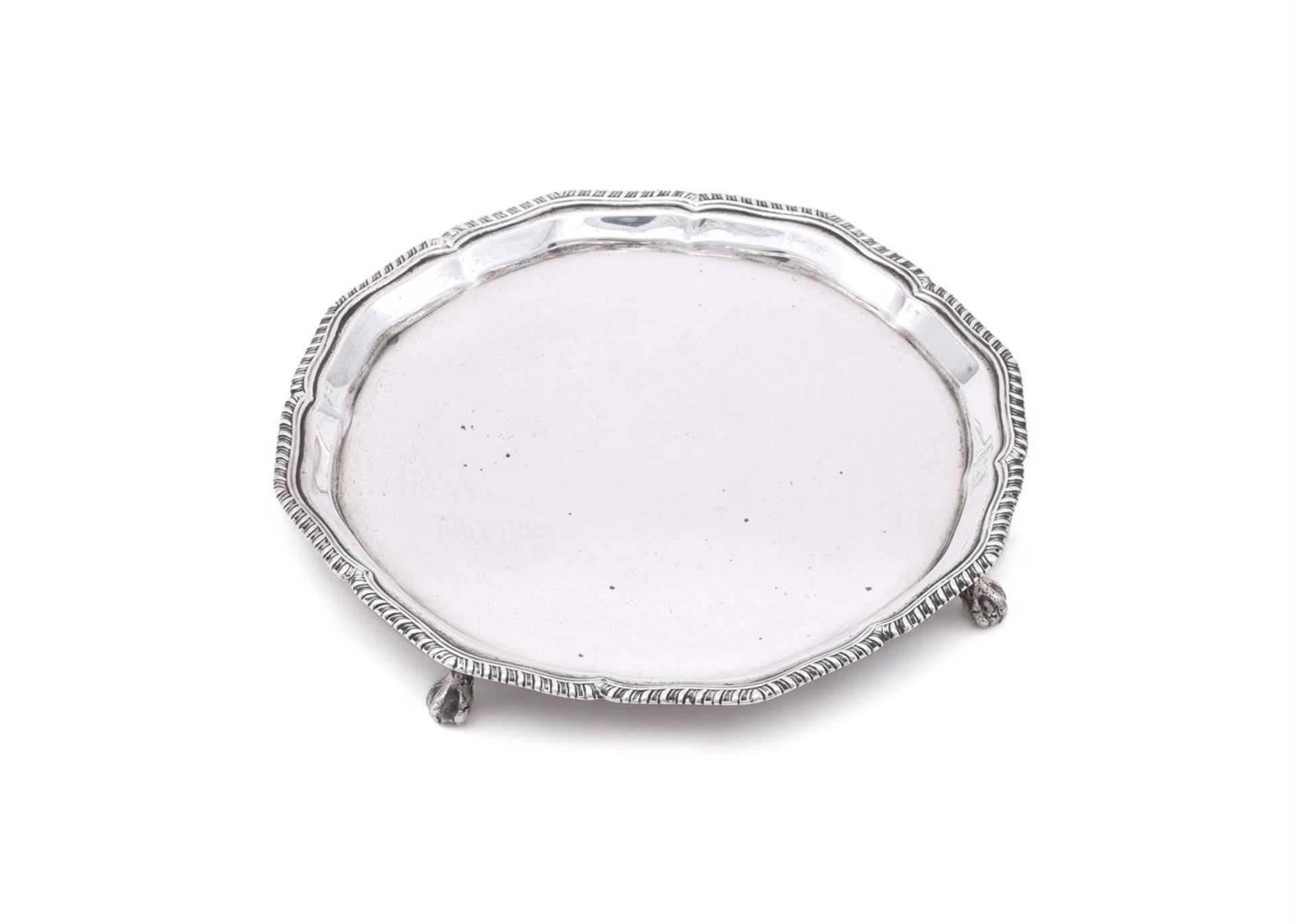 AN IRISH SILVER SHAPED CIRCULAR SALVER - Image 2 of 3