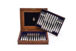 Y A VICTORIAN CASED SET OF TWELVE FRUIT KNIVES AND FORKS