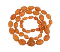 AN AMBER BEAD NECKLACE