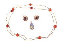 A CORNELIAN BEAD NECKLACE