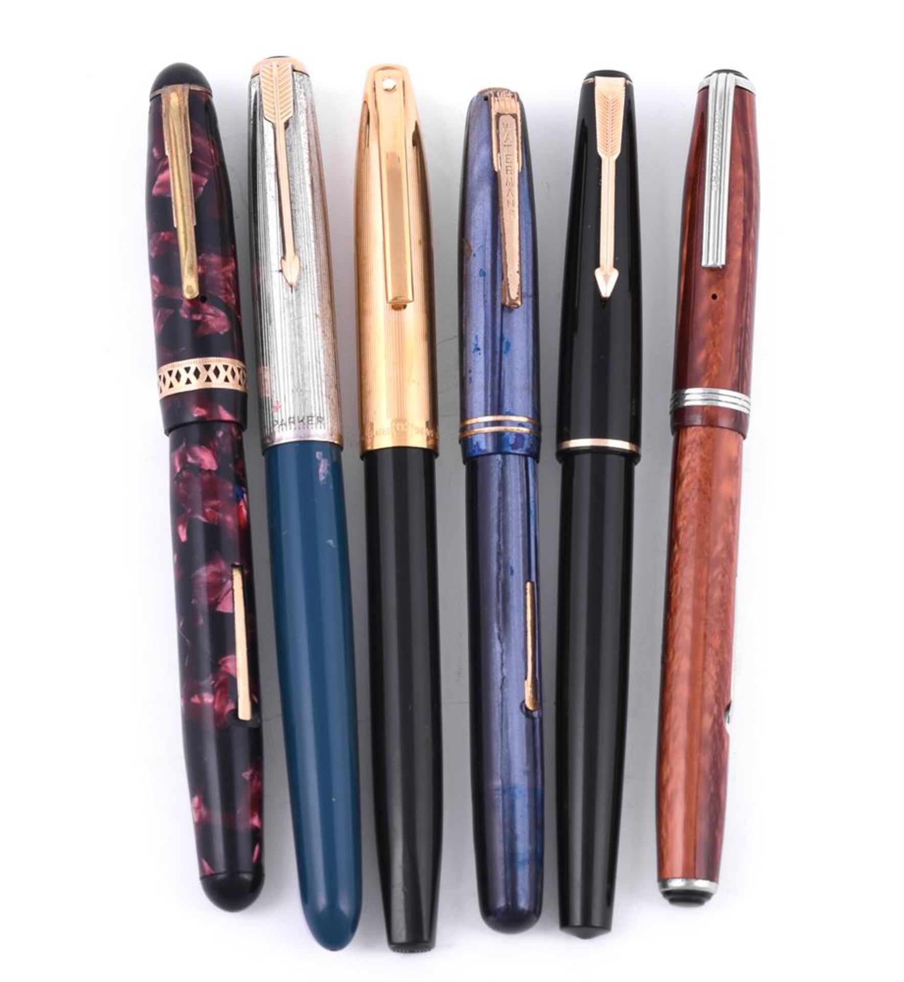 A COLLECTION OF VINTAGE FOUNTAIN PENS