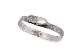 AN EDWARDIAN SILVER COMBINATION NAPKIN RING AND CLIP