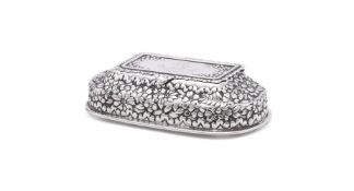 AN AMERICAN SILVER ART NOUVEAU SNUFF BOX