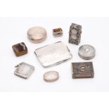 A COLLECTION OF SILVER AND SILVER COLOURED ITEMS