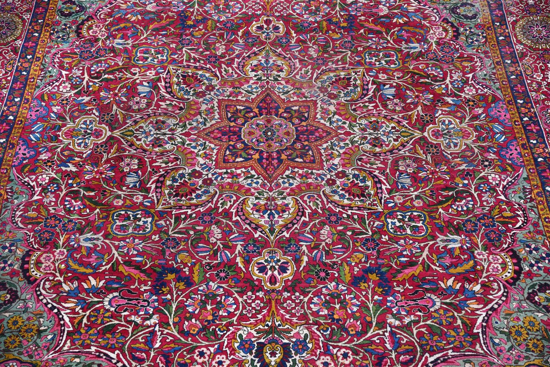 A LAVAR KIRMAN CARPET, approximately 522 x 392cm - Bild 2 aus 4