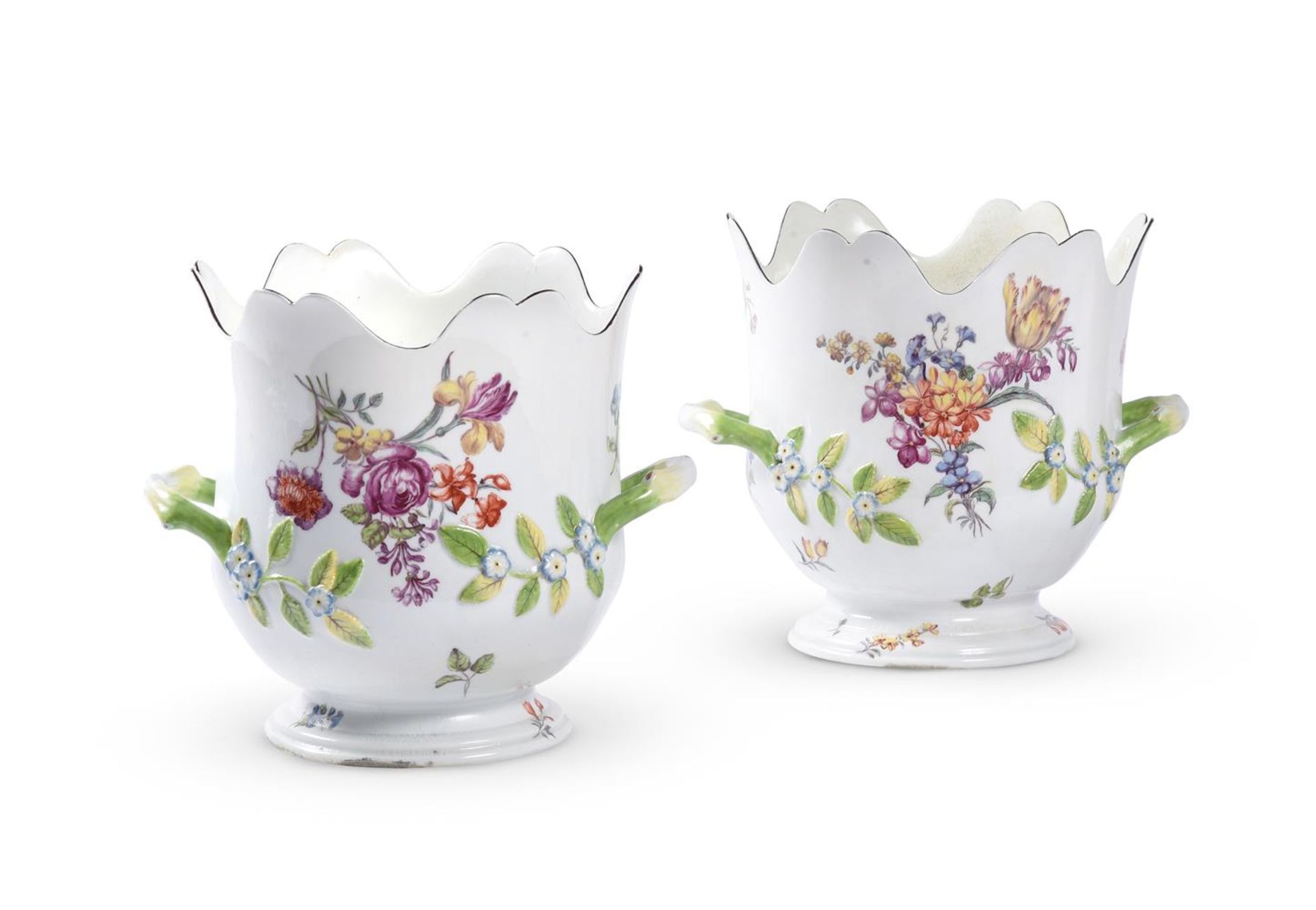 A PAIR OF CHELSEA POLYCHROME PORCELAIN TWO-HANDLED BOTTLE COOLERS, CIRCA 1756 - Bild 2 aus 8