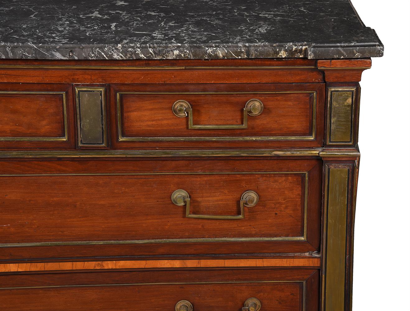 QUEEN MARY'S DIRECTOIRE MAHOGANY AND BRASS MOUNTED COMMODE, LATE 18TH/EARLY 19TH CENTURY - Image 6 of 7