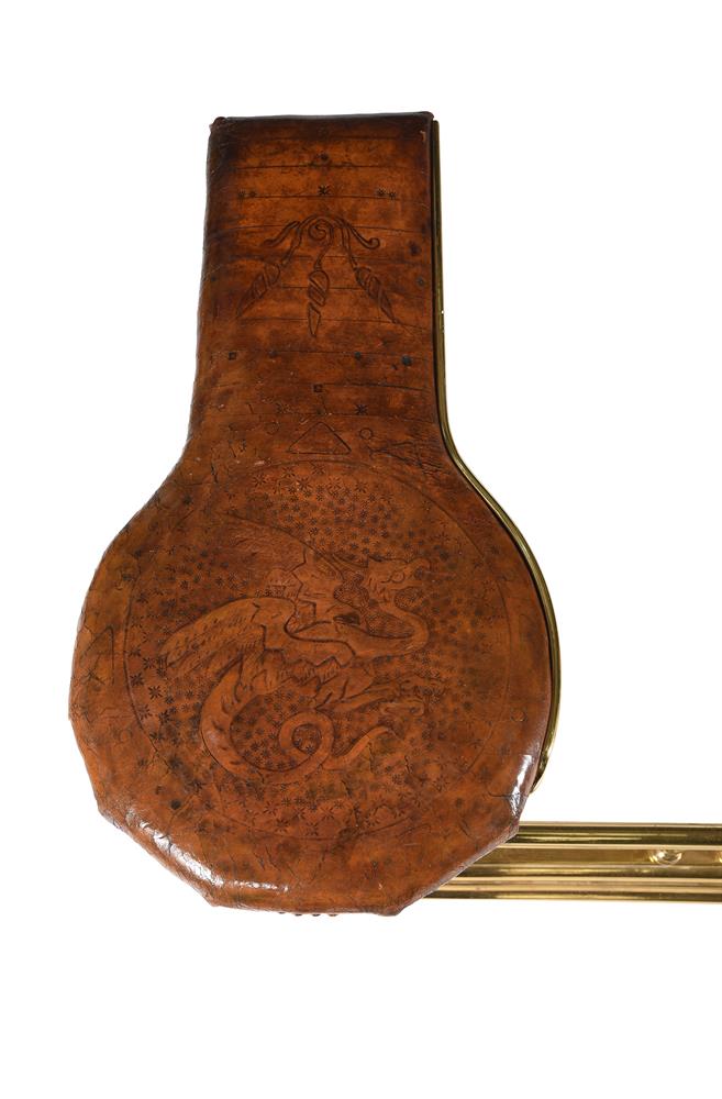 AN UNUSUAL VICTORIAN BRASS CLUB FENDER, LATE 19TH CENTURY - Image 3 of 3