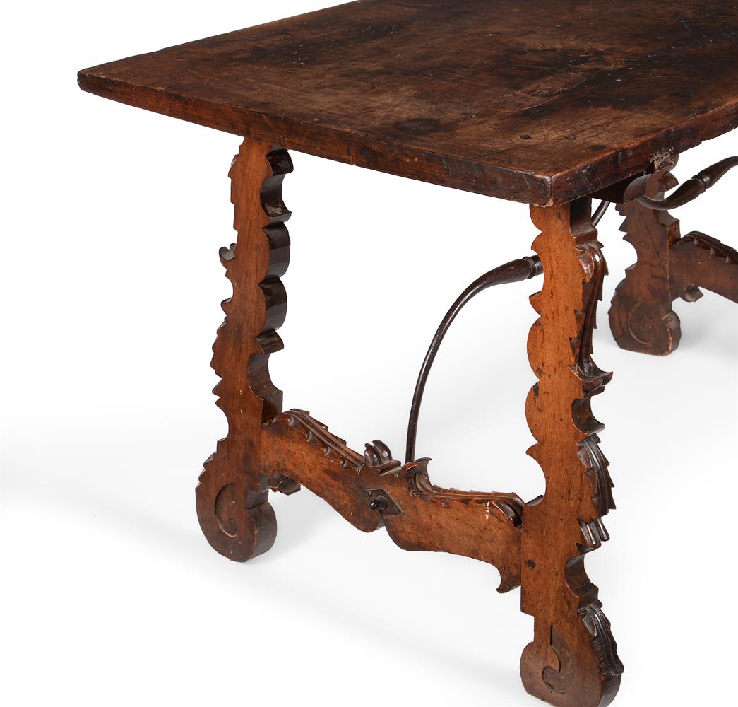 A SPANISH WALNUT WRITING OR CENTRE TABLE, LATE 17TH/EARLY 18TH CENTURY - Image 3 of 3