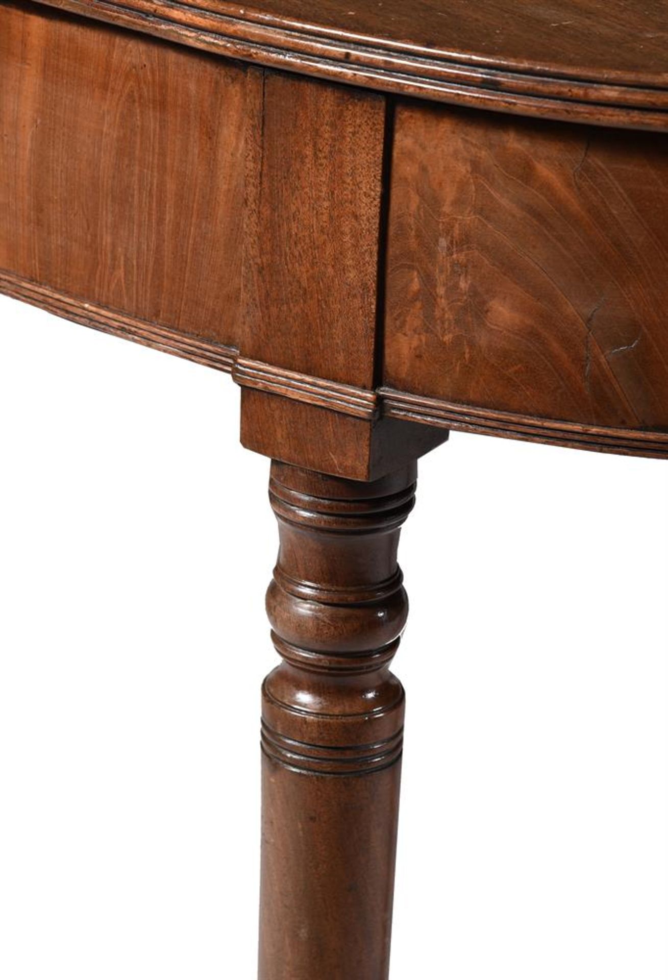 A LATE GEORGE III MAHOGANY TELESCOPIC EXTENDING DINING TABLE, CIRCA 1810 - Bild 5 aus 5