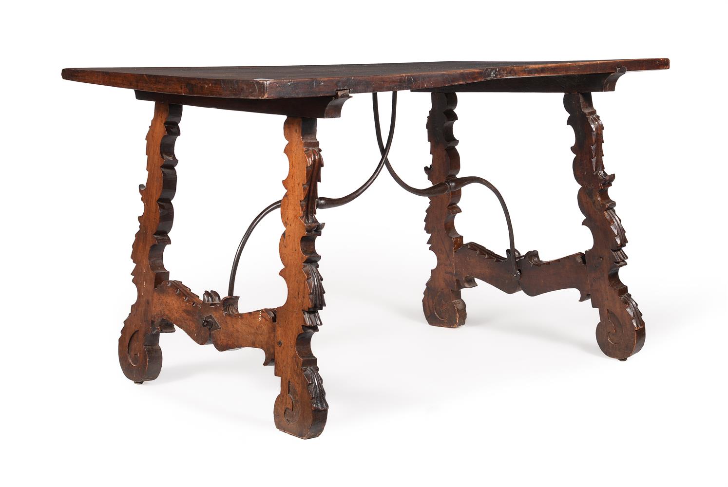 A SPANISH WALNUT WRITING OR CENTRE TABLE, LATE 17TH/EARLY 18TH CENTURY - Image 2 of 3